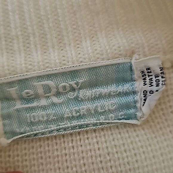 LeRoy Knitwear | Vintage White Zip Up Sweater with Golf Club Embroidery - Picture 5 of 9